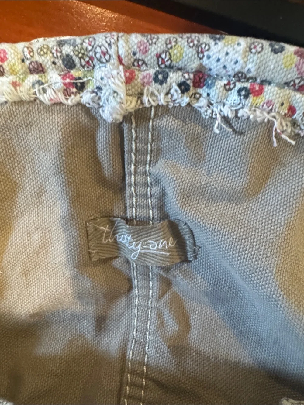 thirty-one Bag Canvas Tan with Floral Trim Pockets